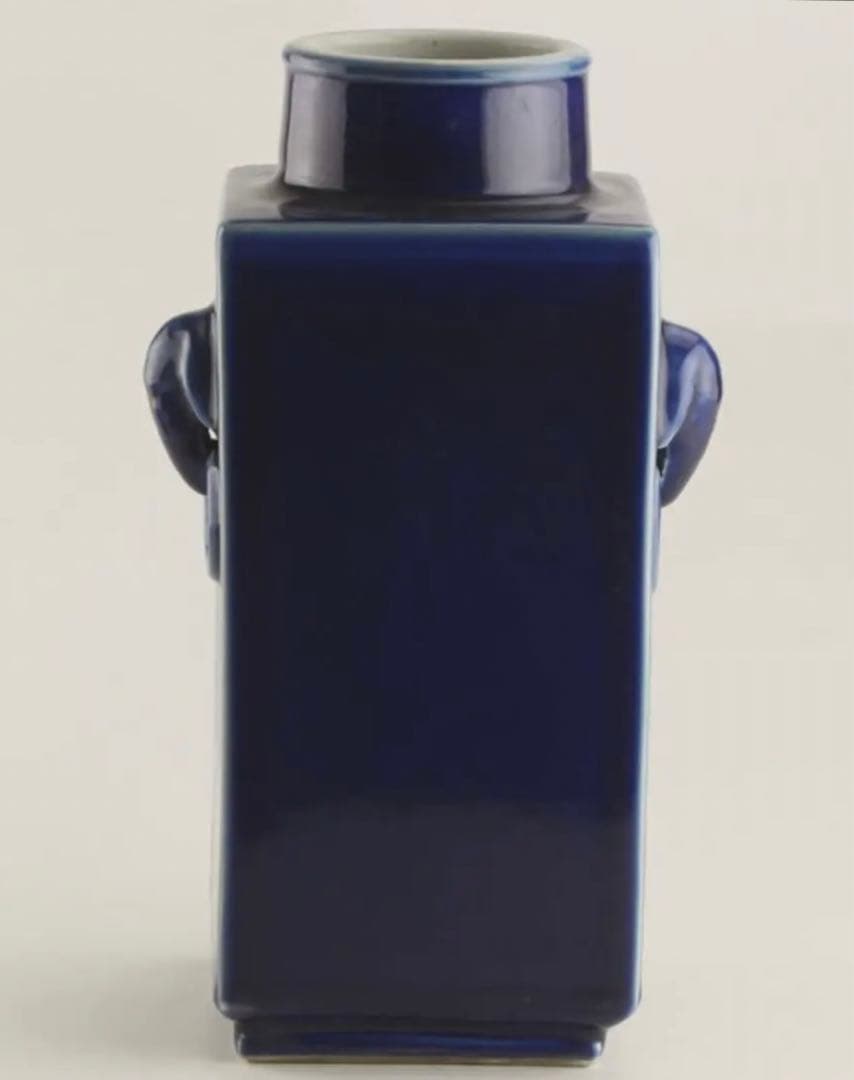 中国 清時代 骨董品 大清康煕年製 齊藍釉 象耳琮式瓶 古玩古美術