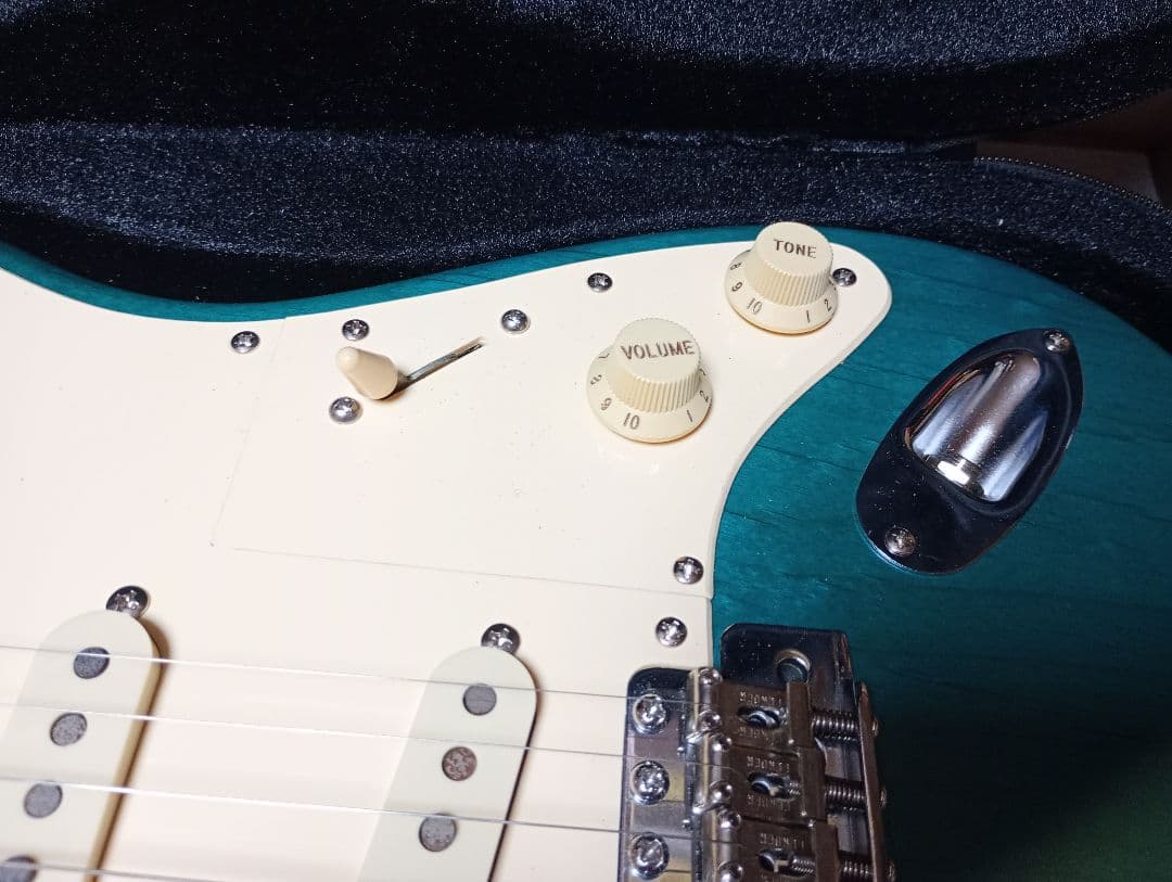 ストラトキャスター タイプ3.2kg ラッカー塗装