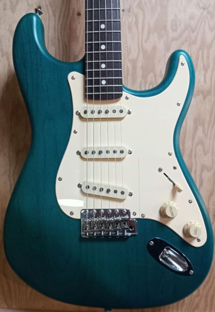 ストラトキャスター タイプ3.2kg ラッカー塗装