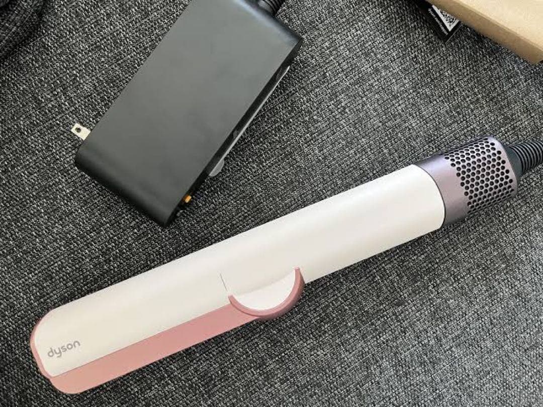 在庫限り　新品未使用　Dyson エアストレート　airstrait HT01