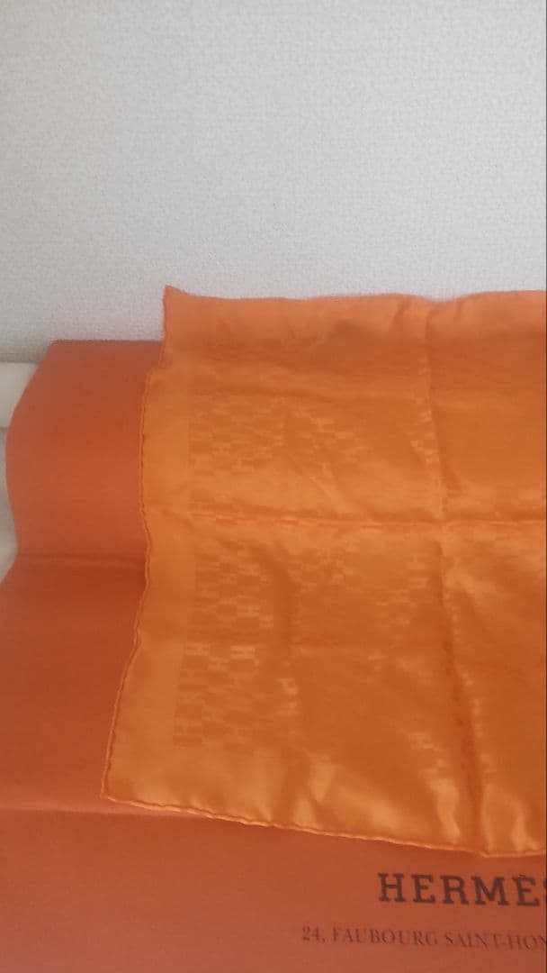 【極美品】エルメス　グランH スカーフ　ハンカチーフ　オレンジ　シルク100％