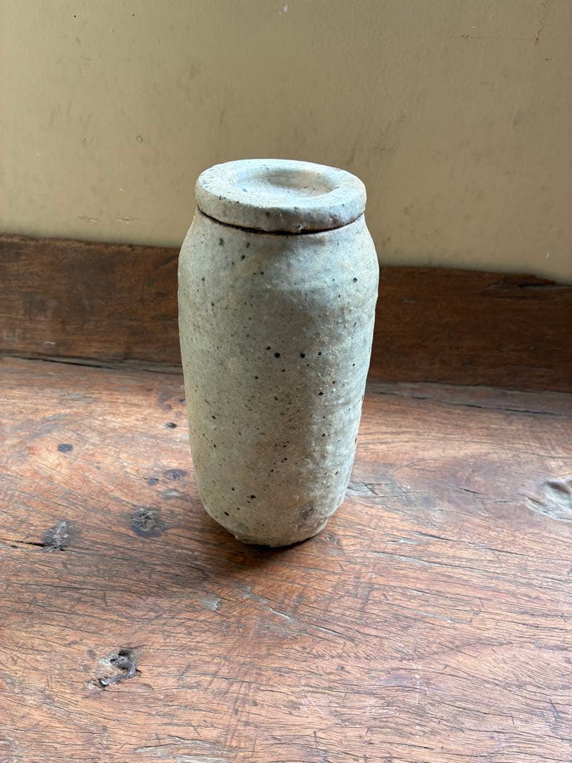 小野哲平作　蓋付壺灰色 斑点