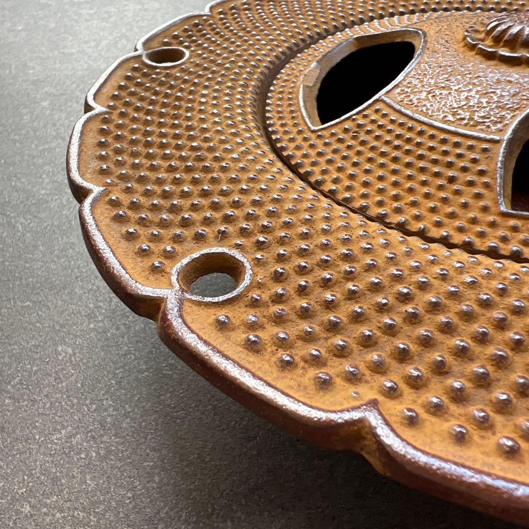 鋳鉄製 花柄灰皿　22.2センチ　南部鉄器　応接室　灰皿　大型