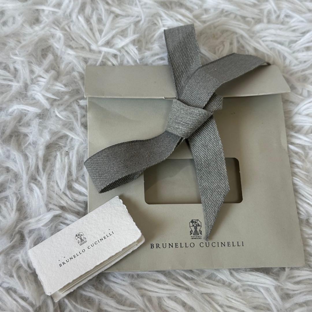 新品未使用✨ブルネロクチネリ ポケットチーフ ハンカチ シルク100% ロゴ