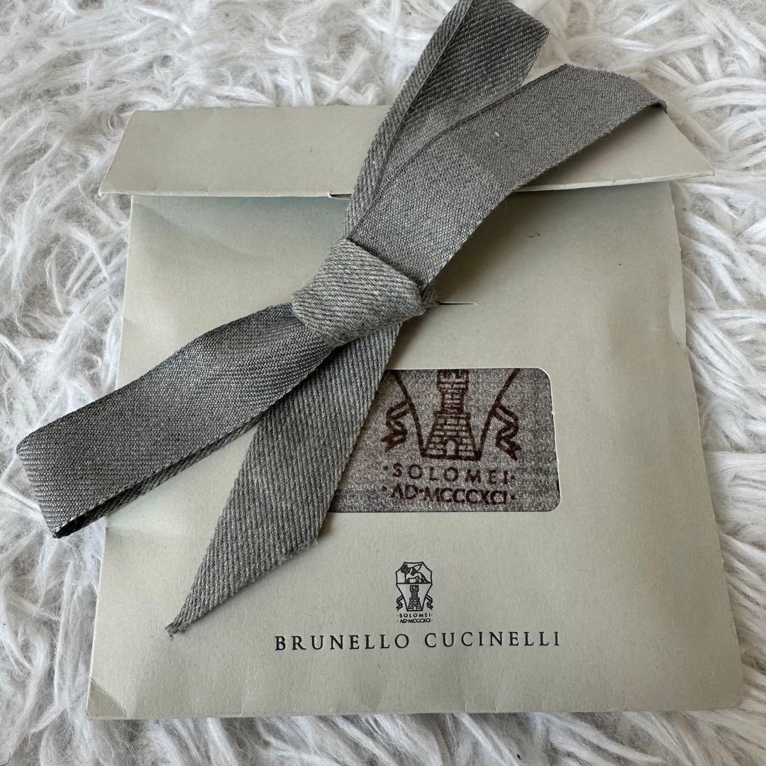 新品未使用✨ブルネロクチネリ ポケットチーフ ハンカチ シルク100% ロゴ