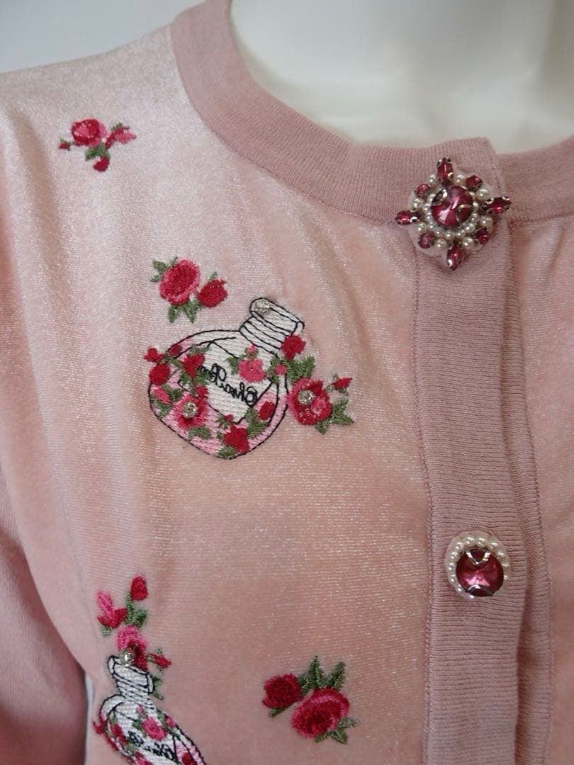 スーパービューティー♡ 2025年香水瓶刺しゅう　ベロア素材×ニットカーディガン