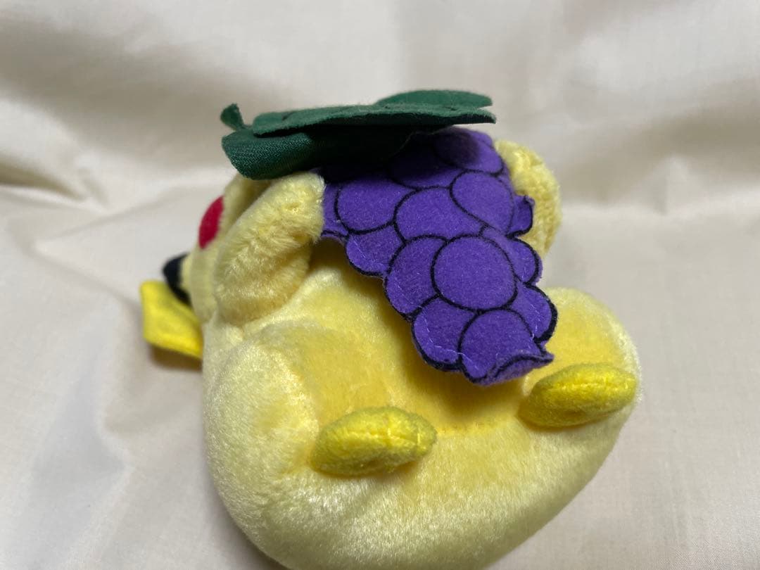 ピカチュウとぶどう　ぬいぐるみ