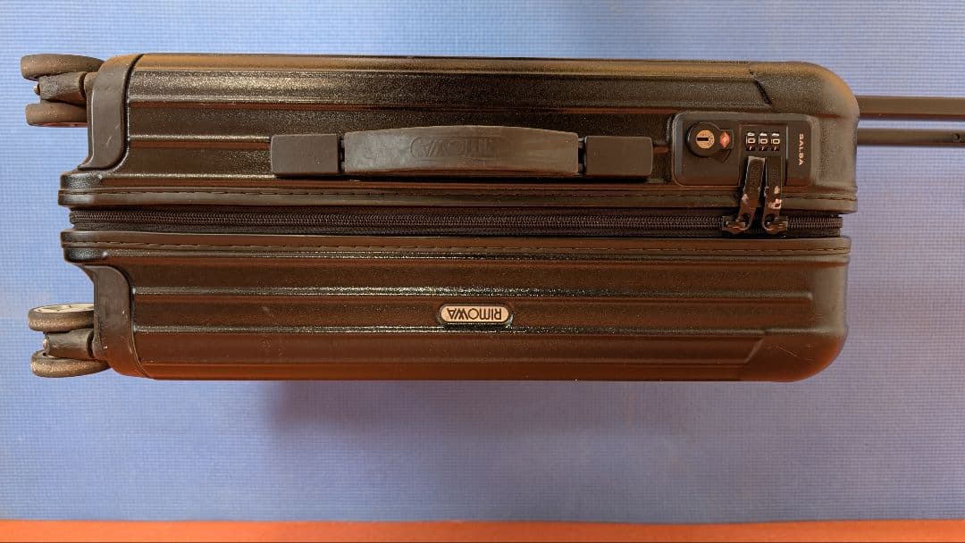 RIMOWA ブラックキャリーケース