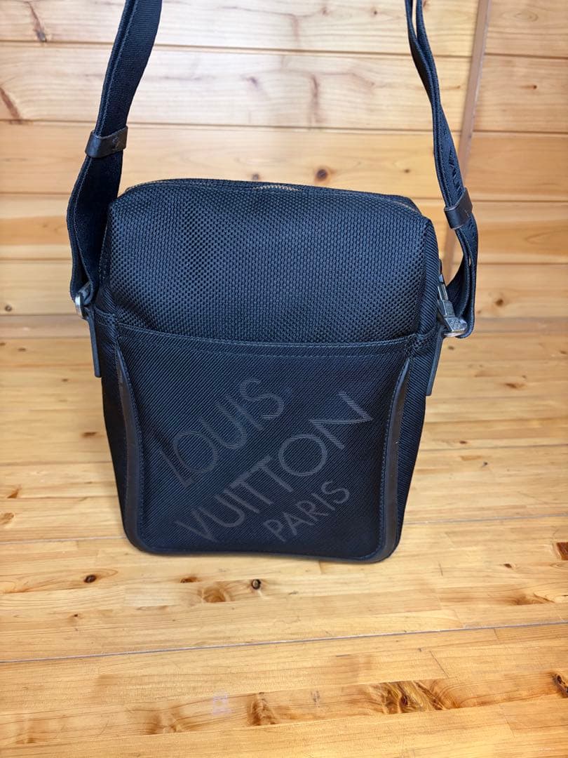 LOUIS VUITTONルイヴィトン　ショルダーバック
