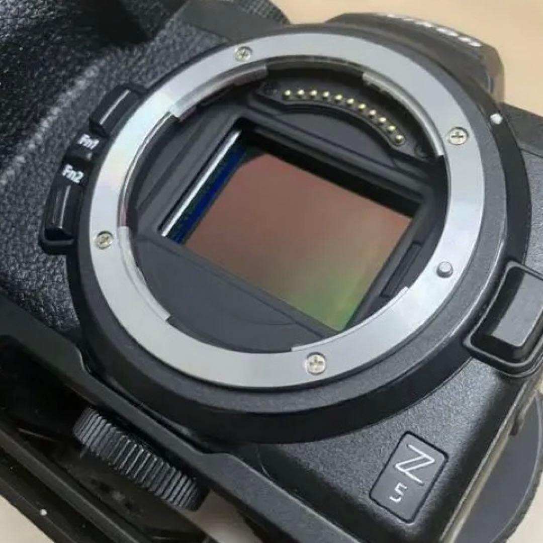 NIKON Z5 ミラーレス一眼　キョウトボーイズのストラップ付