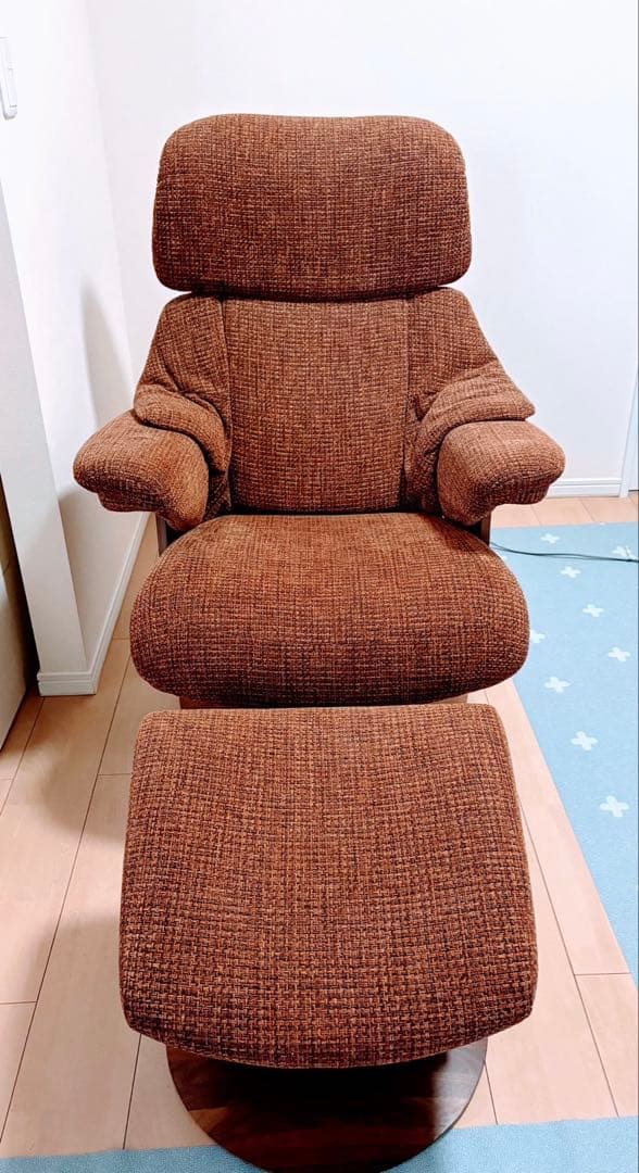 the firstカリモク オーダー リクライニングチェア オットマン付き