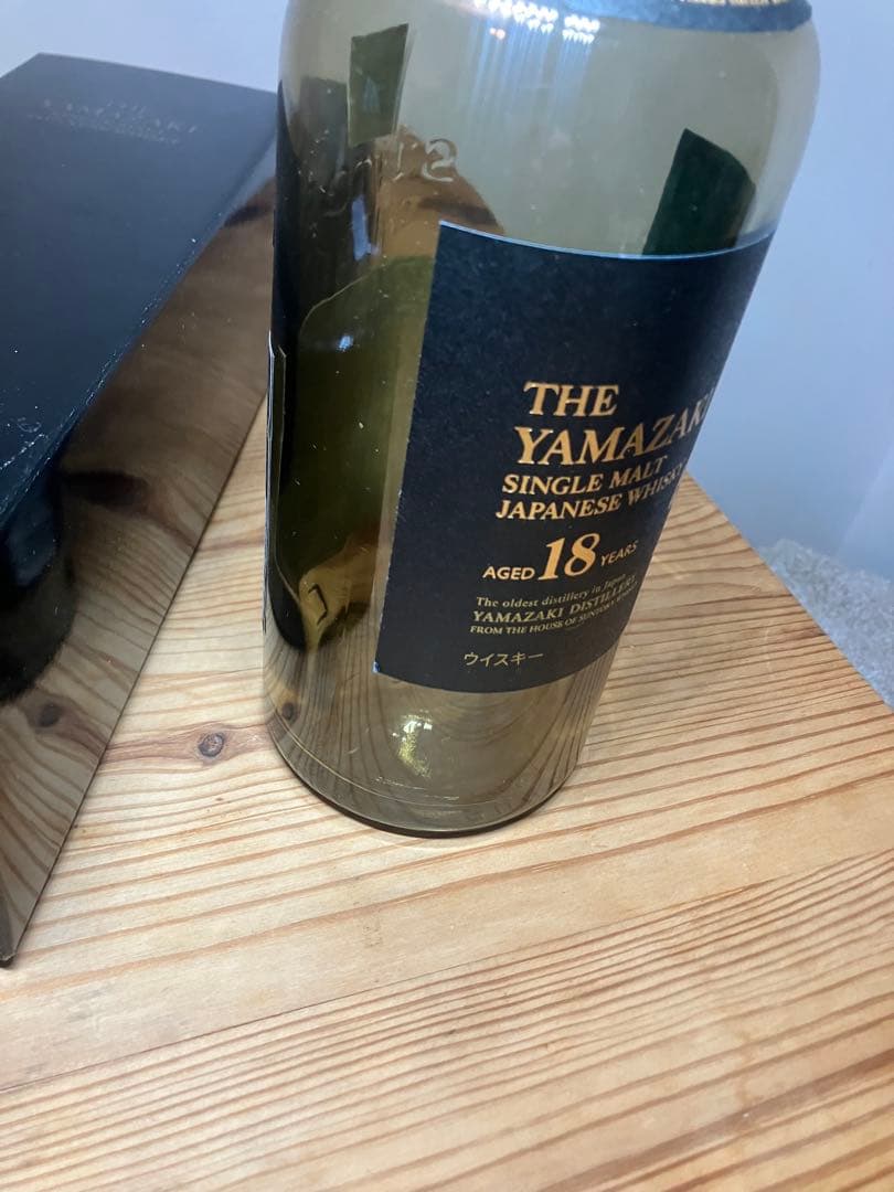 山崎 18年 シングルモルトウイスキー 700ml空き瓶と箱