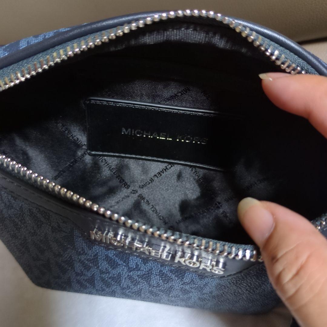 新品. Michael Kors. ボディバッグ