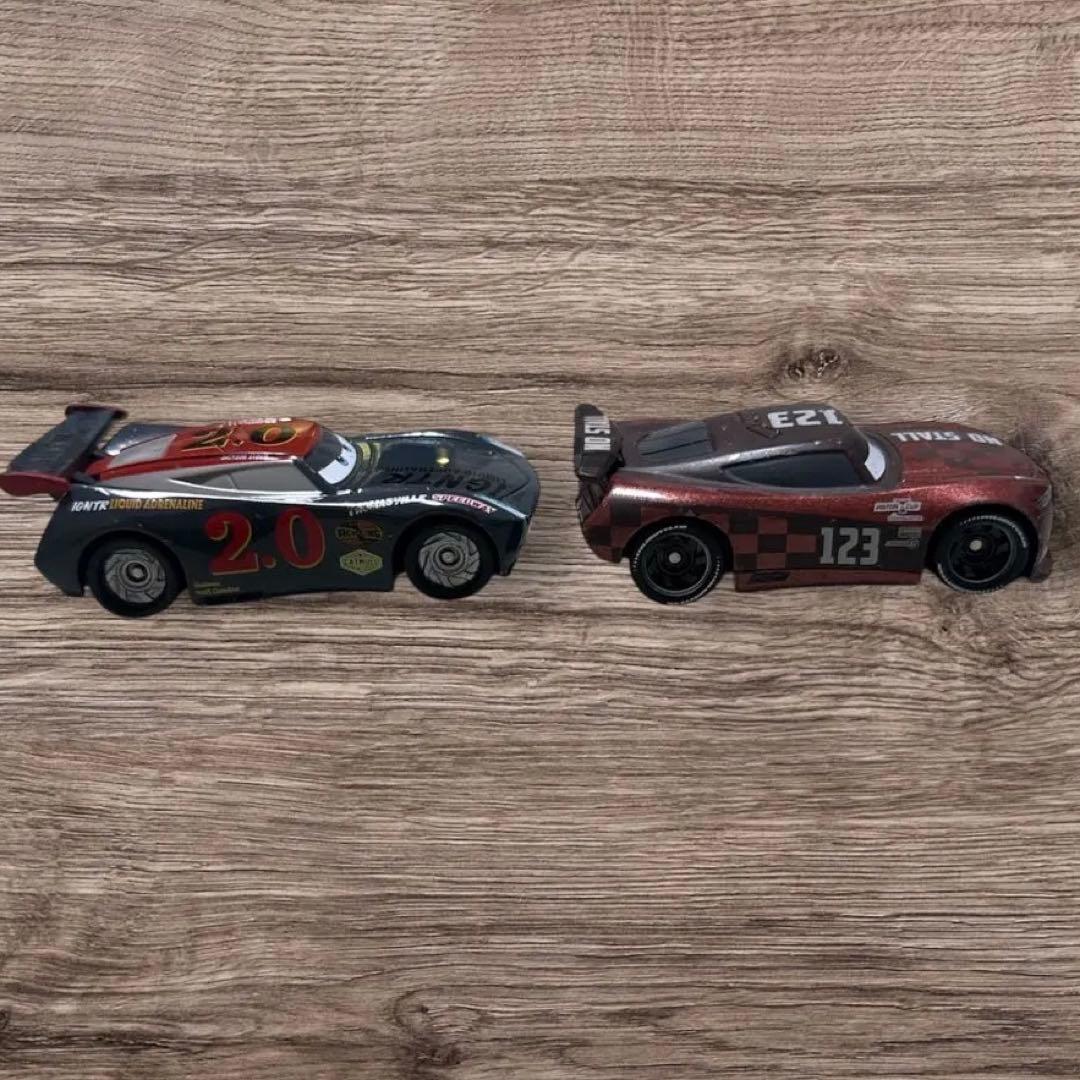 トミカ　カーズ ミニカー 8台セット