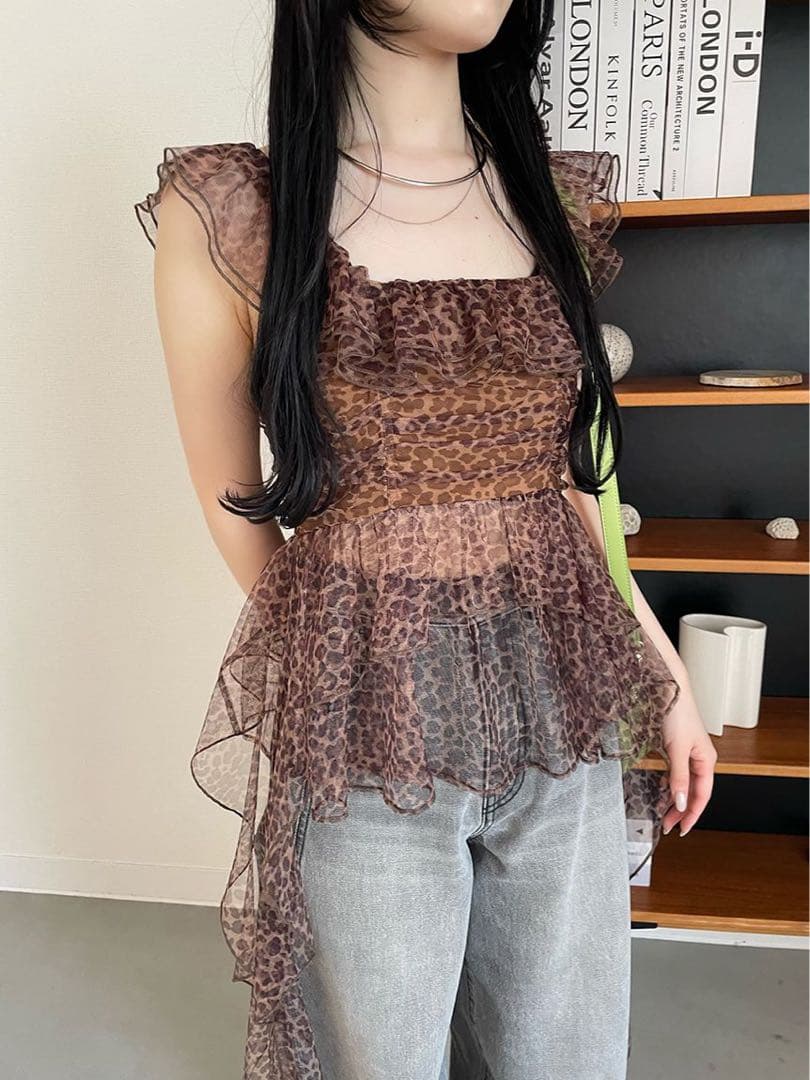 リリーブラウン　ペプラムフリルトップス