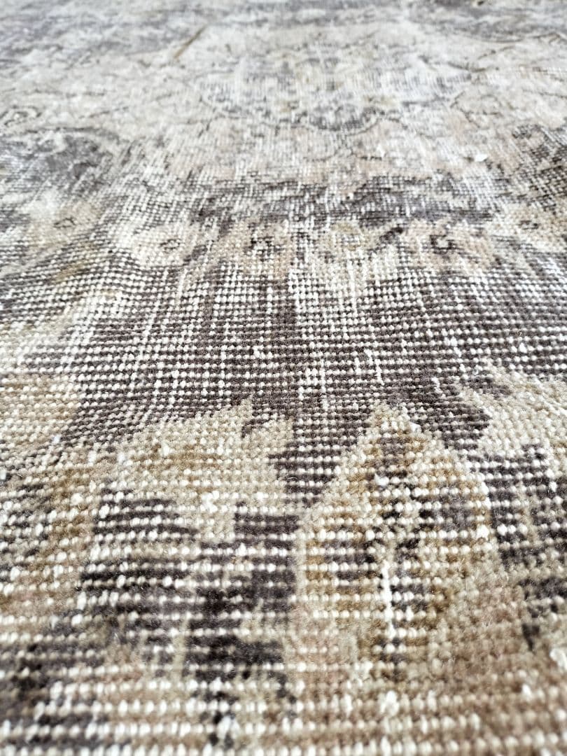 シャビーグレーとベージュ　ヴィンテージトルコラグ　石田ゆり子さんNo.673