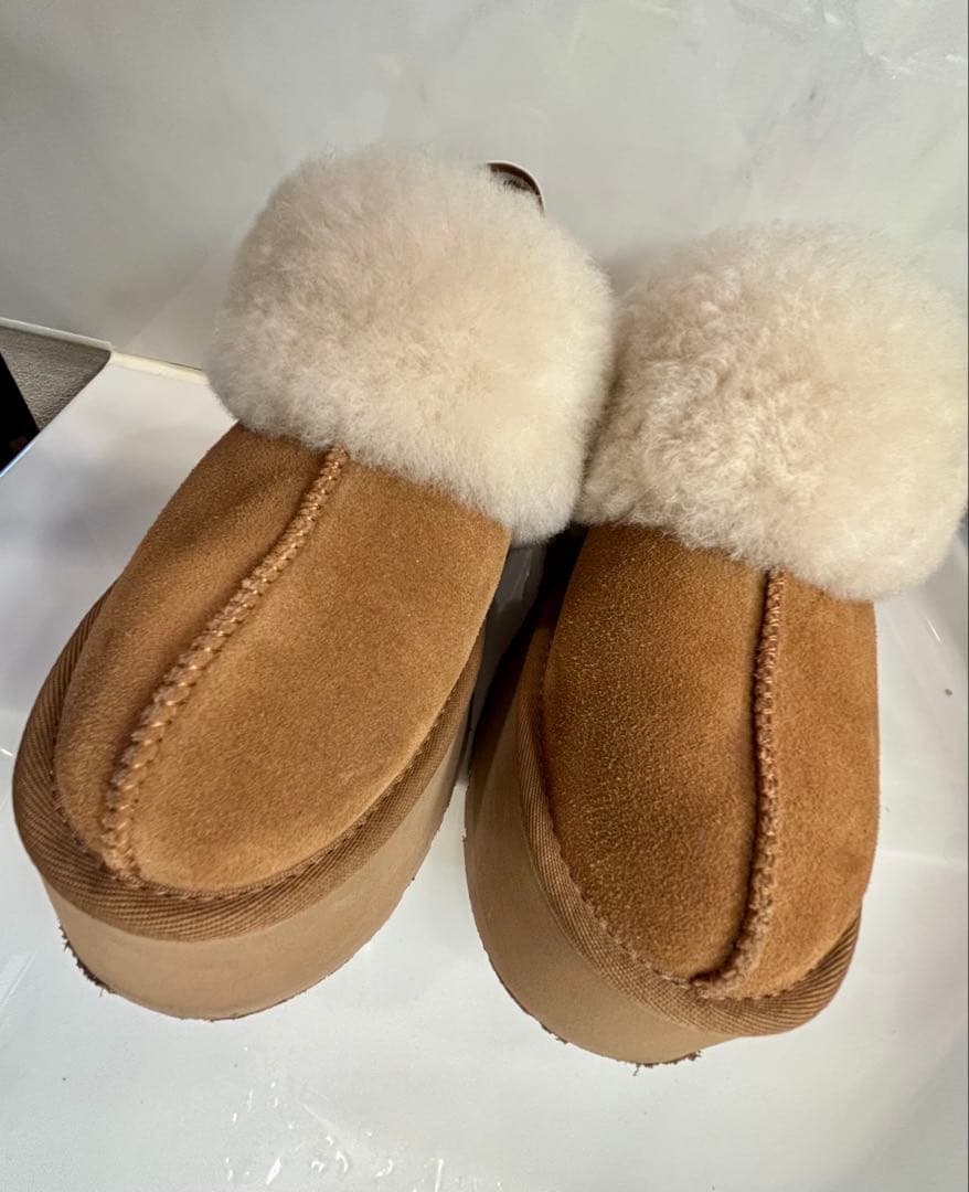 UGGサンダル　ファンケット　プラットフォーム　25cm