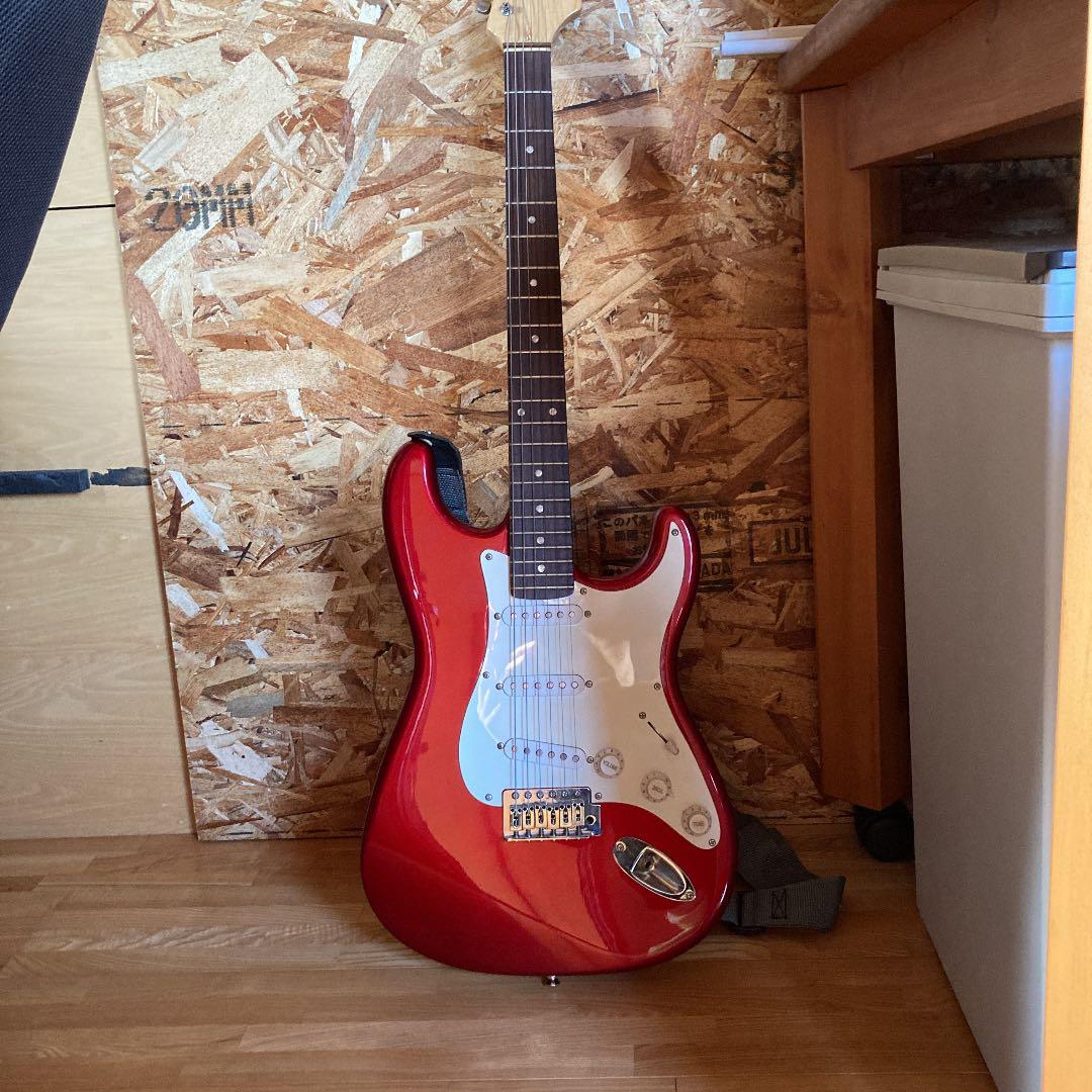 フェルナンデス　エレキギター　新品の弦付き