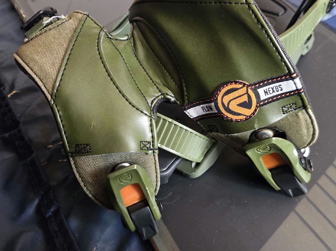 FLOWスノーボード ビンディング ケース付き