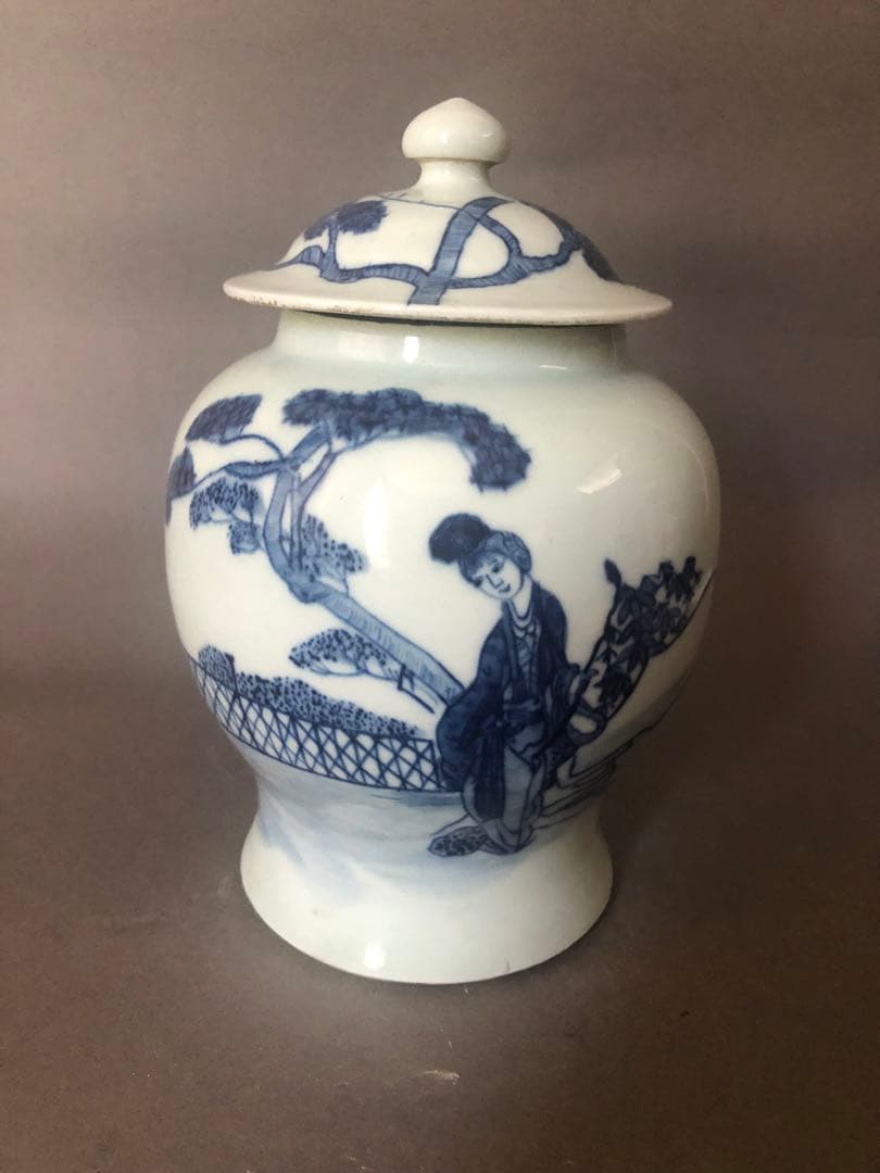 中国骨董　古美術　青花人物紋　蓋付壷
