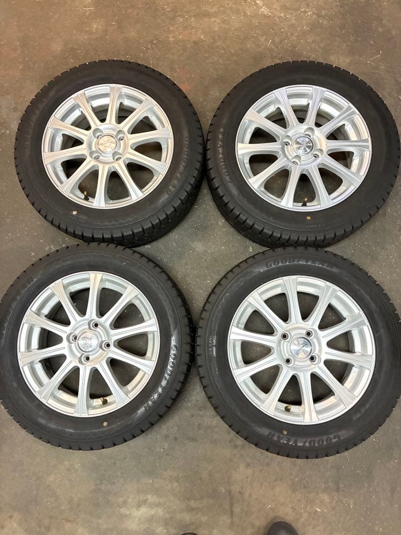 即決歓迎✨フィット、旧アクア、ヤリスに❗️185/60R15スタッドレスセット❗️