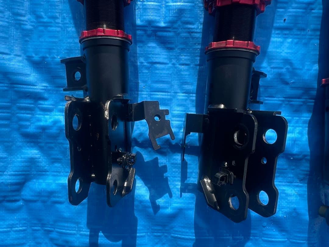 30プリウス車高調 BLITZ