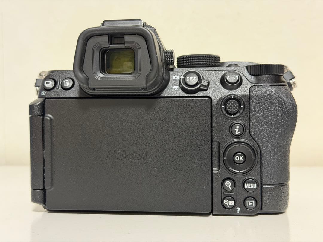 シャッター数少なめ ミラーレス一眼カメラ Nikon Z5II ボディ 良品