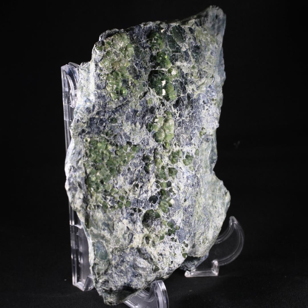 大型標本 デマントイドガーネット 【10】/ パキスタン産 / 鉱物標本 原石