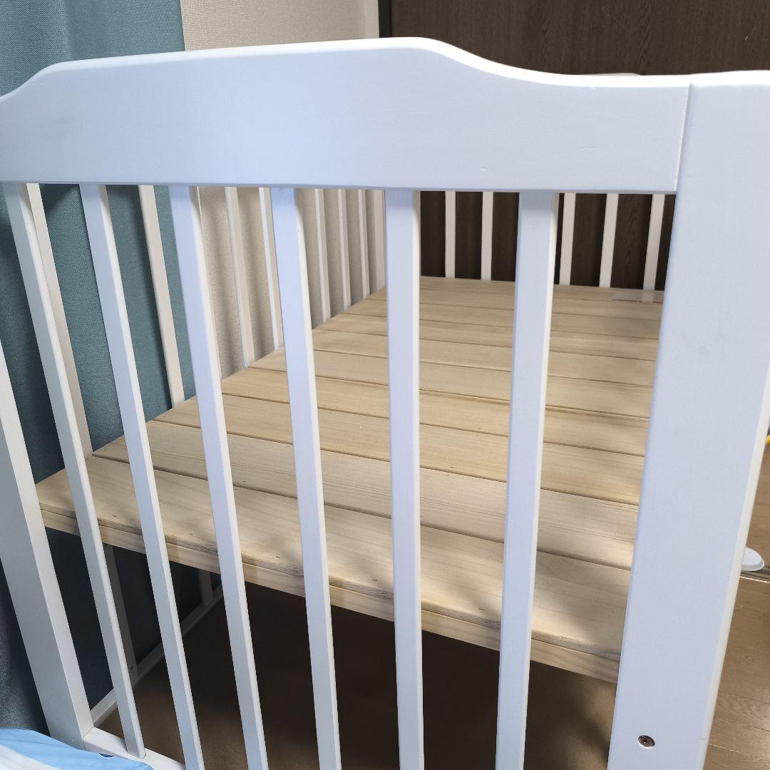 みぃです。カトージ ベビーベッド ハイポジション ハイシート ホワイト