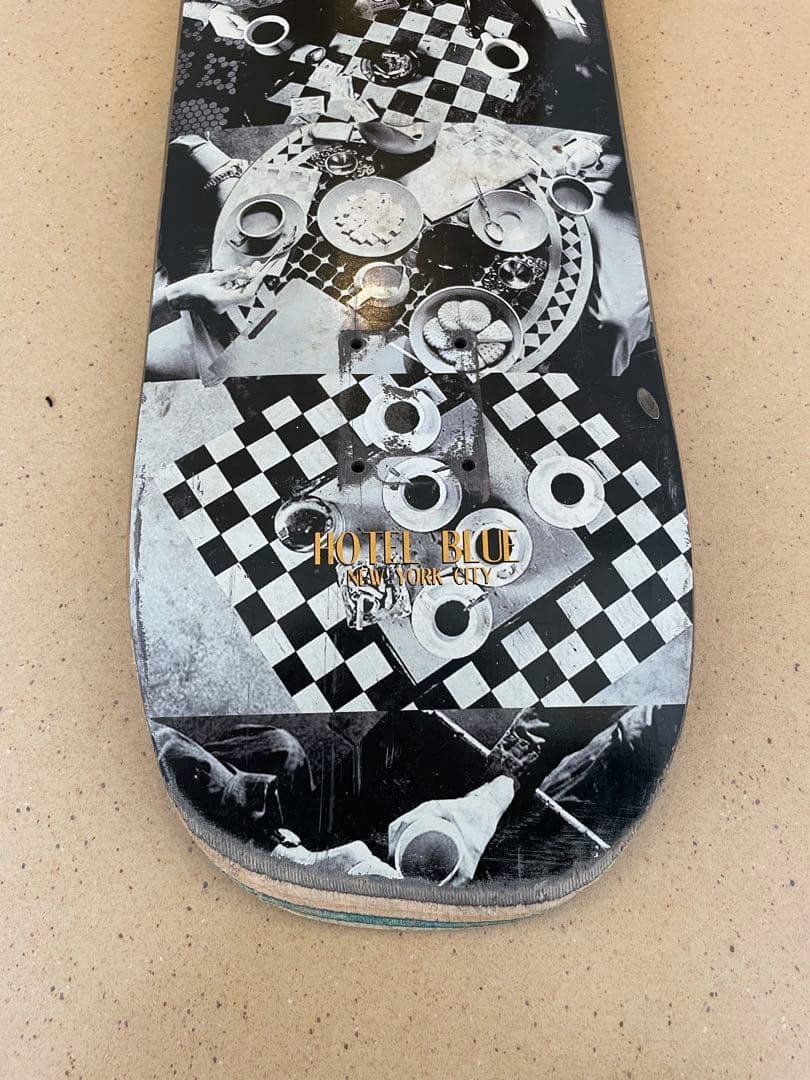 Hotel Blue スケートボードデッキ モノクロ