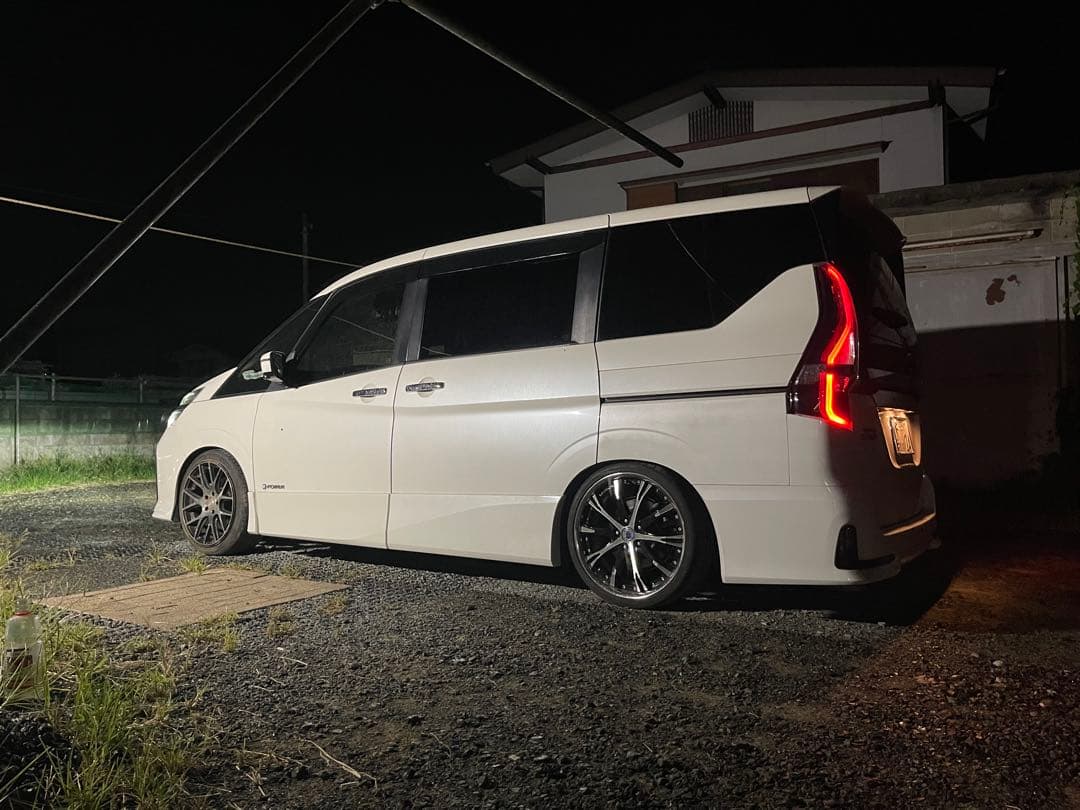 C25/C26/C27 セレナ　BLITZ車高調