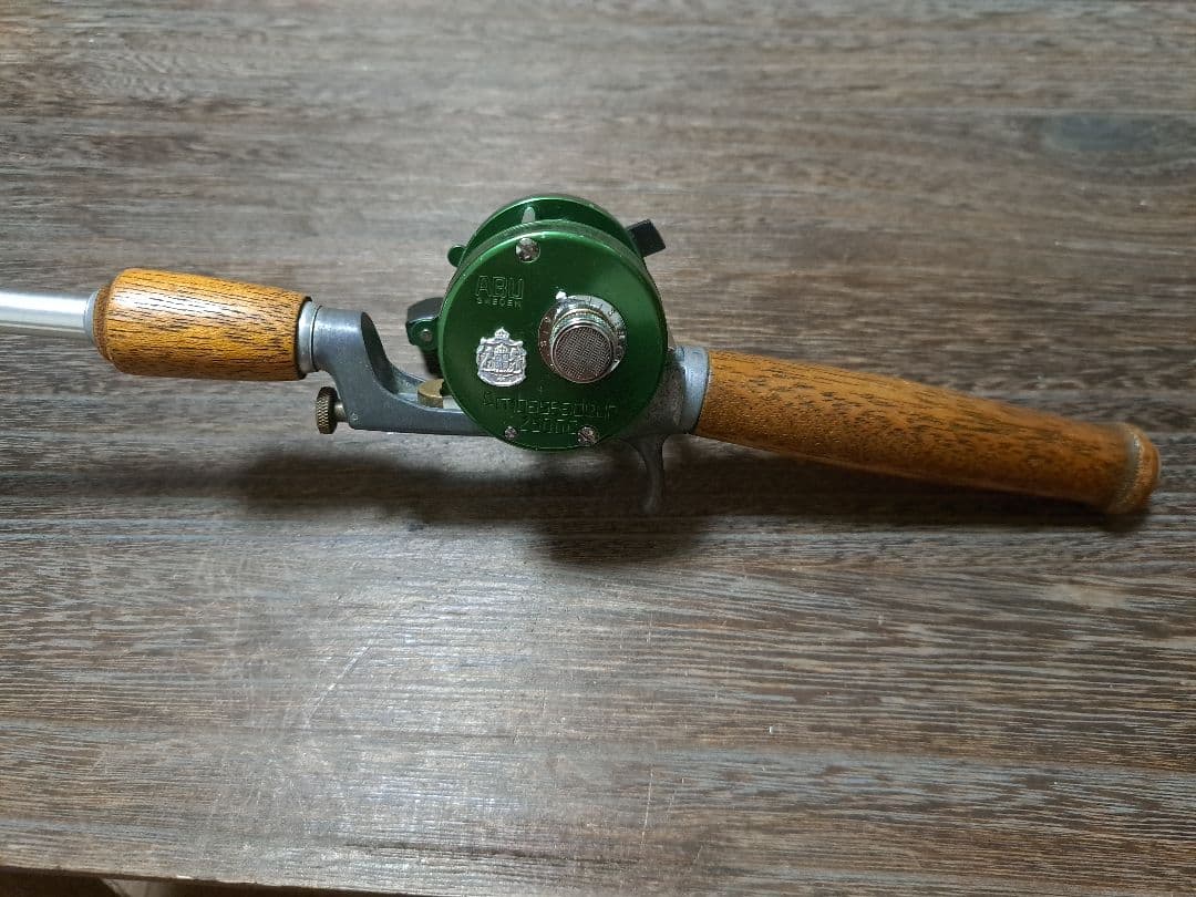 VAGABOND　MillionFish　CASTING GRIP