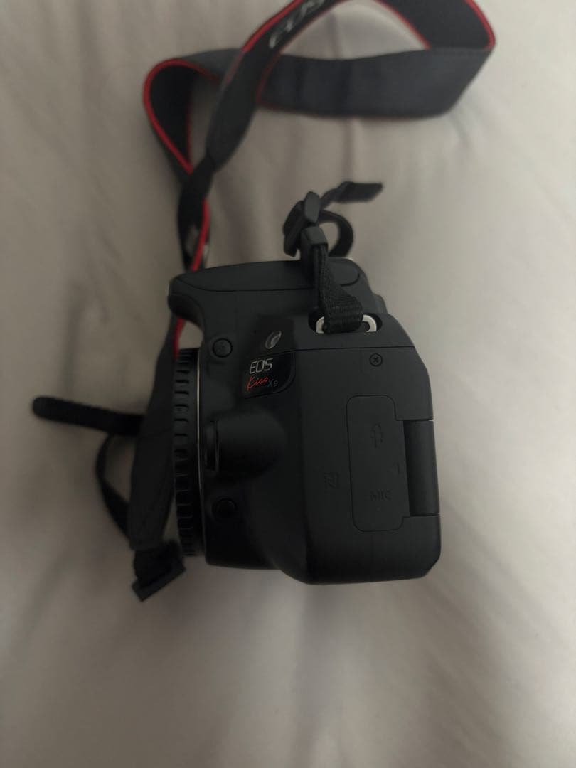 【最安値‼️】Canon EOS Kiss X9 デジタル一眼レフ　本体のみ