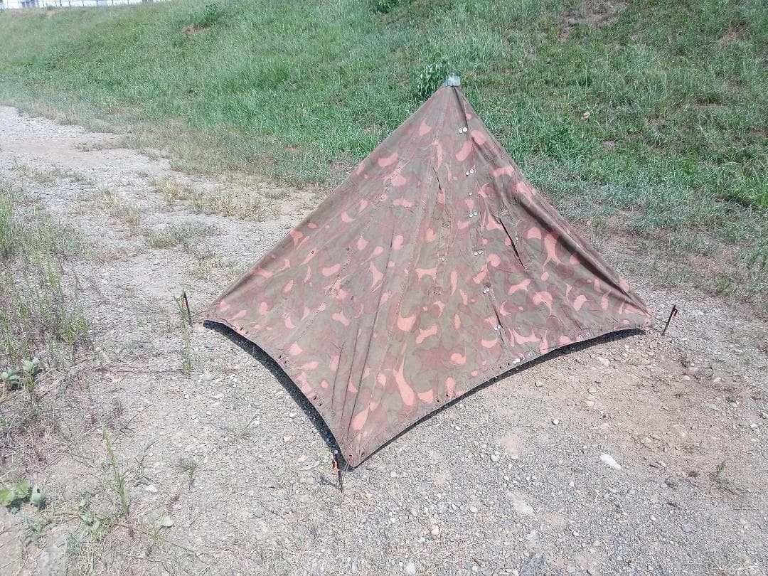 【希少】ハンガリー軍　テントシート2枚組　ハリケーン迷彩　軍幕テント