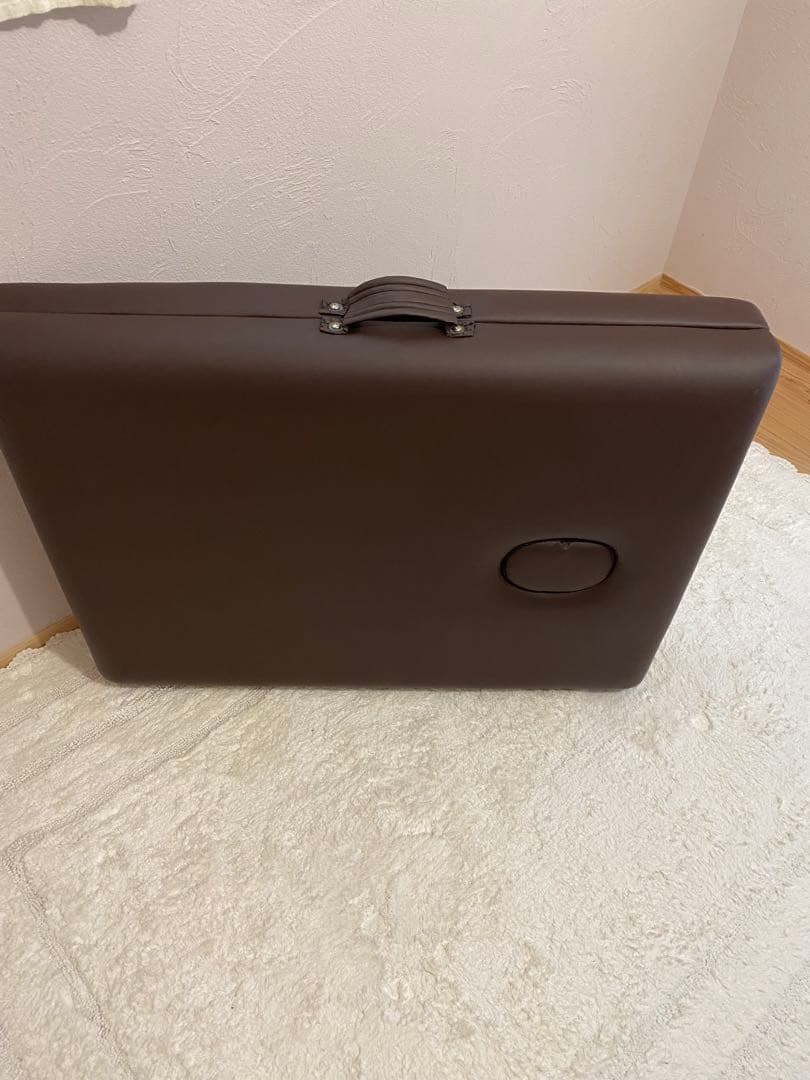 軽量 折りたたみ マッサージベッド 木製・有孔 チョコレート