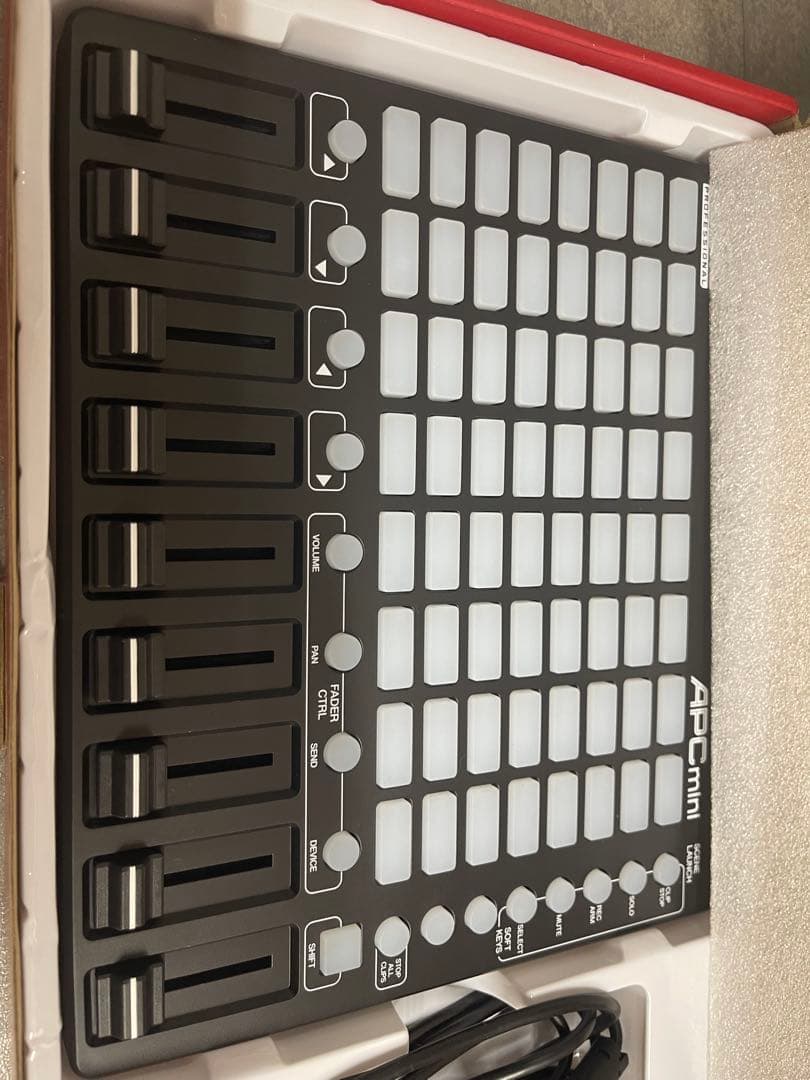 AKAI APC mini MIDIコントローラー