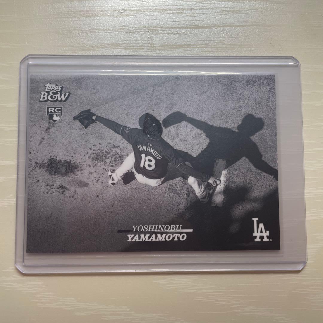 Topps Black & White Baseball 山本由伸　インサート
