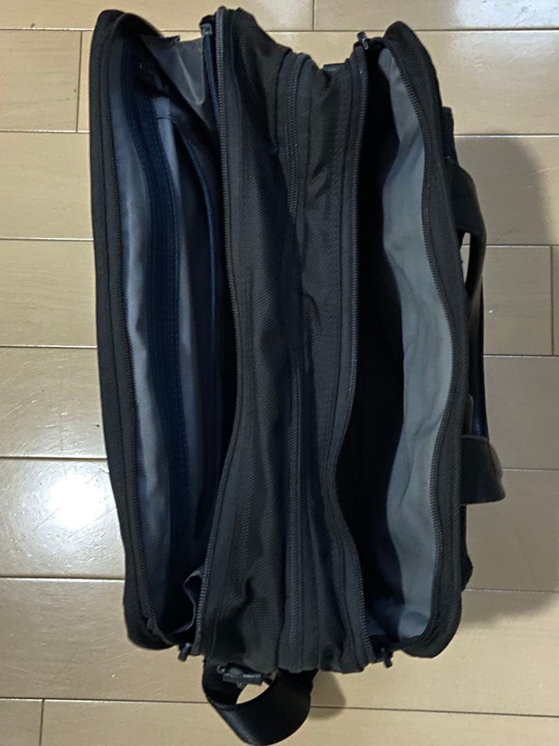TUMI ブラック ビジネスバッグ エクスパンダブル