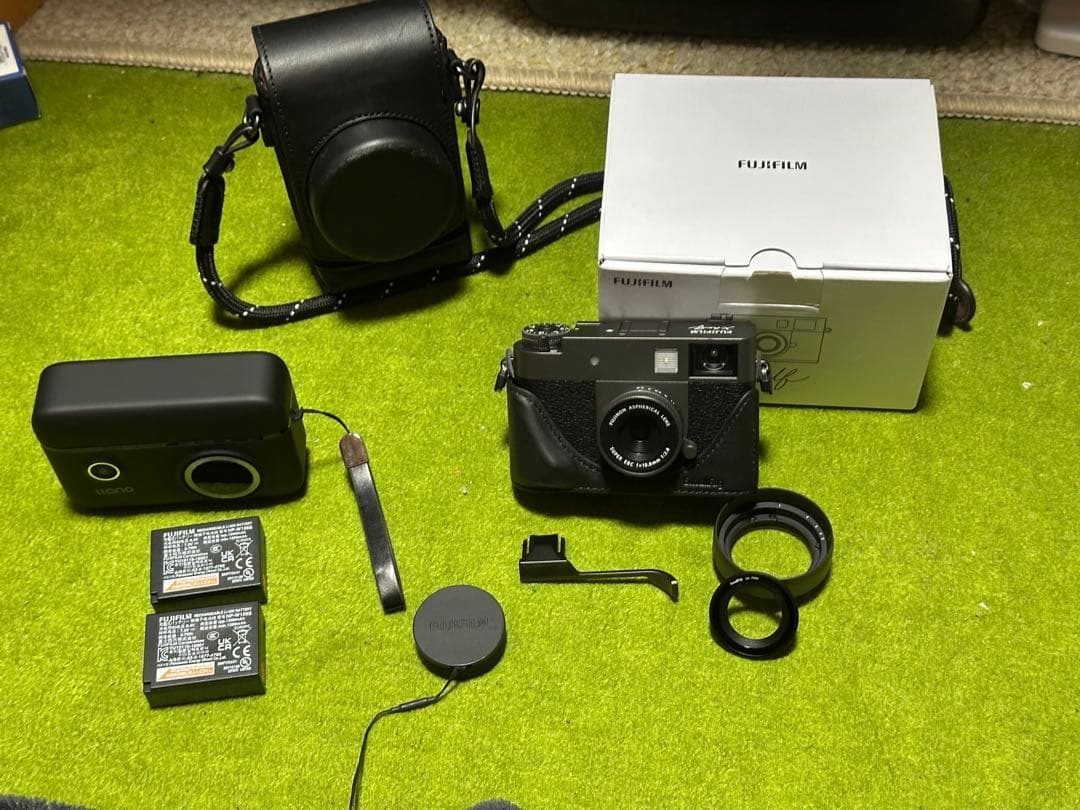 n*へ様 富士フイルム　FUJIFILM Xhalf Xハーフ　コンデジ　ハーフ