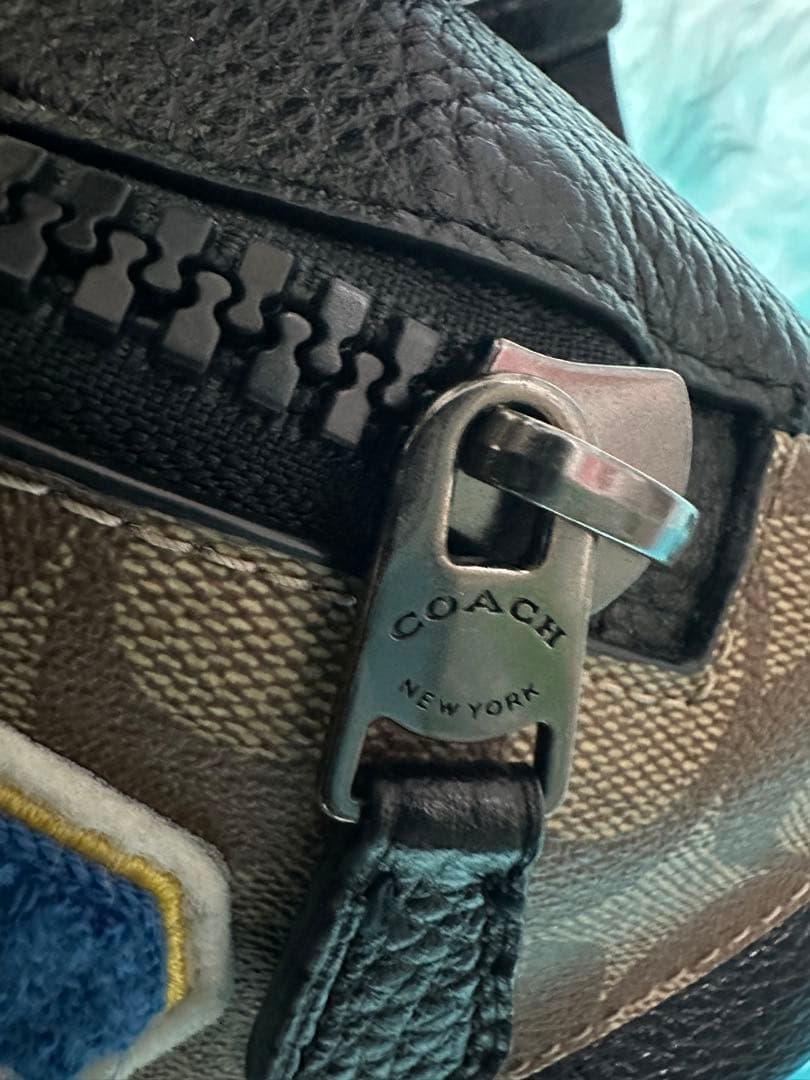 COACH スヌーピー パッチ ボディバッグ