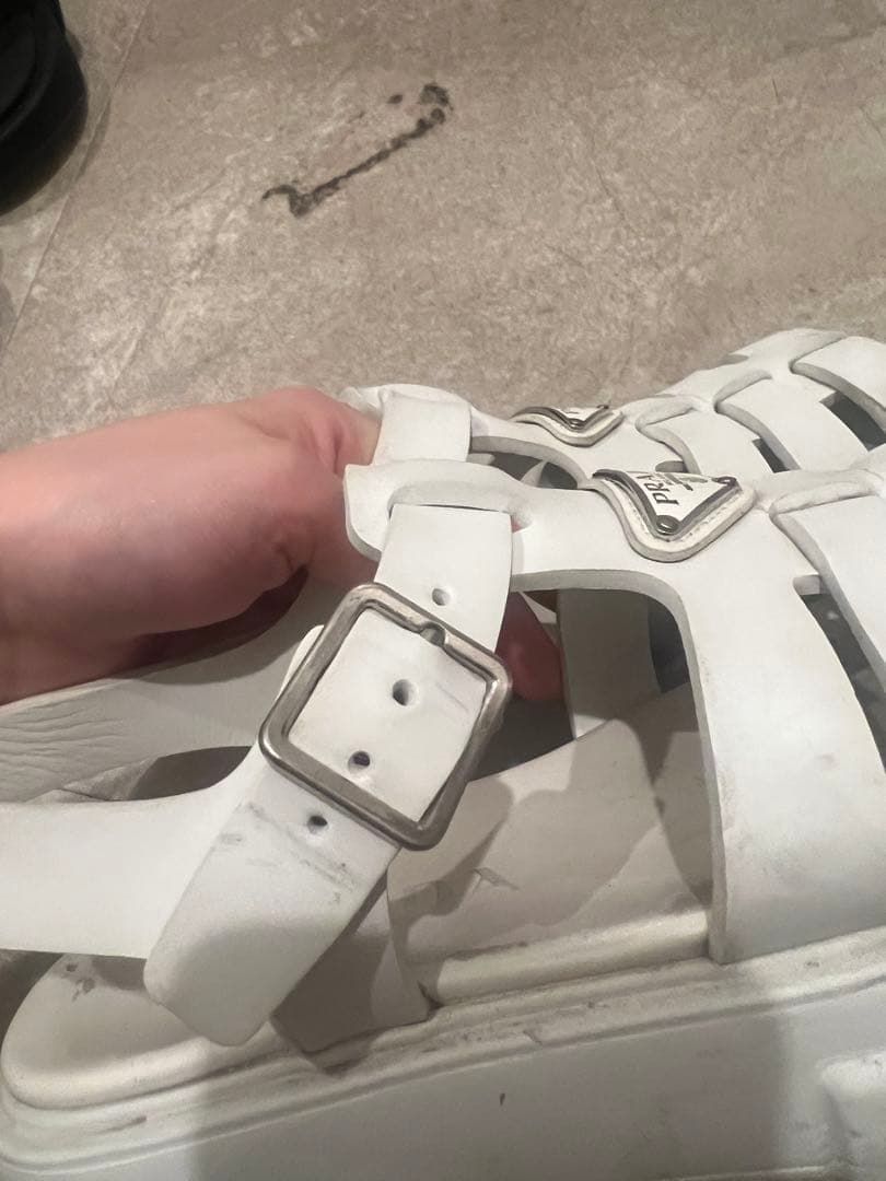 PRADA ホワイト モノリスラバーサンダル