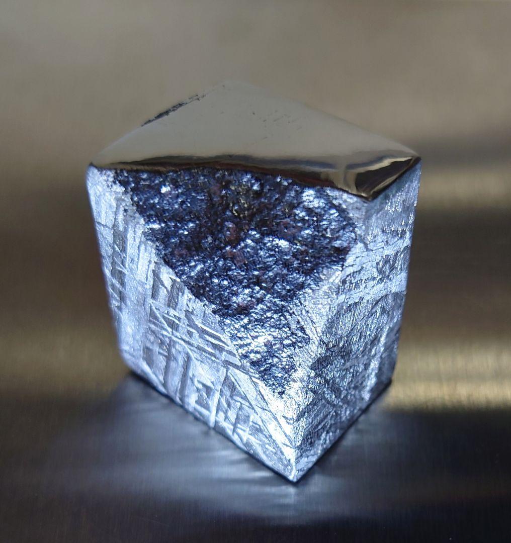 ギベオン隕石 104.6g 標本　鉄隕石