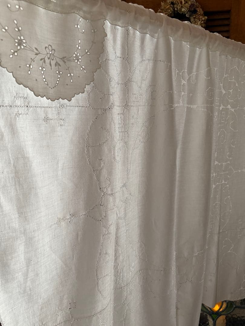 フランスアンティークஐ⋆*刺繍カーテンドイリー付き