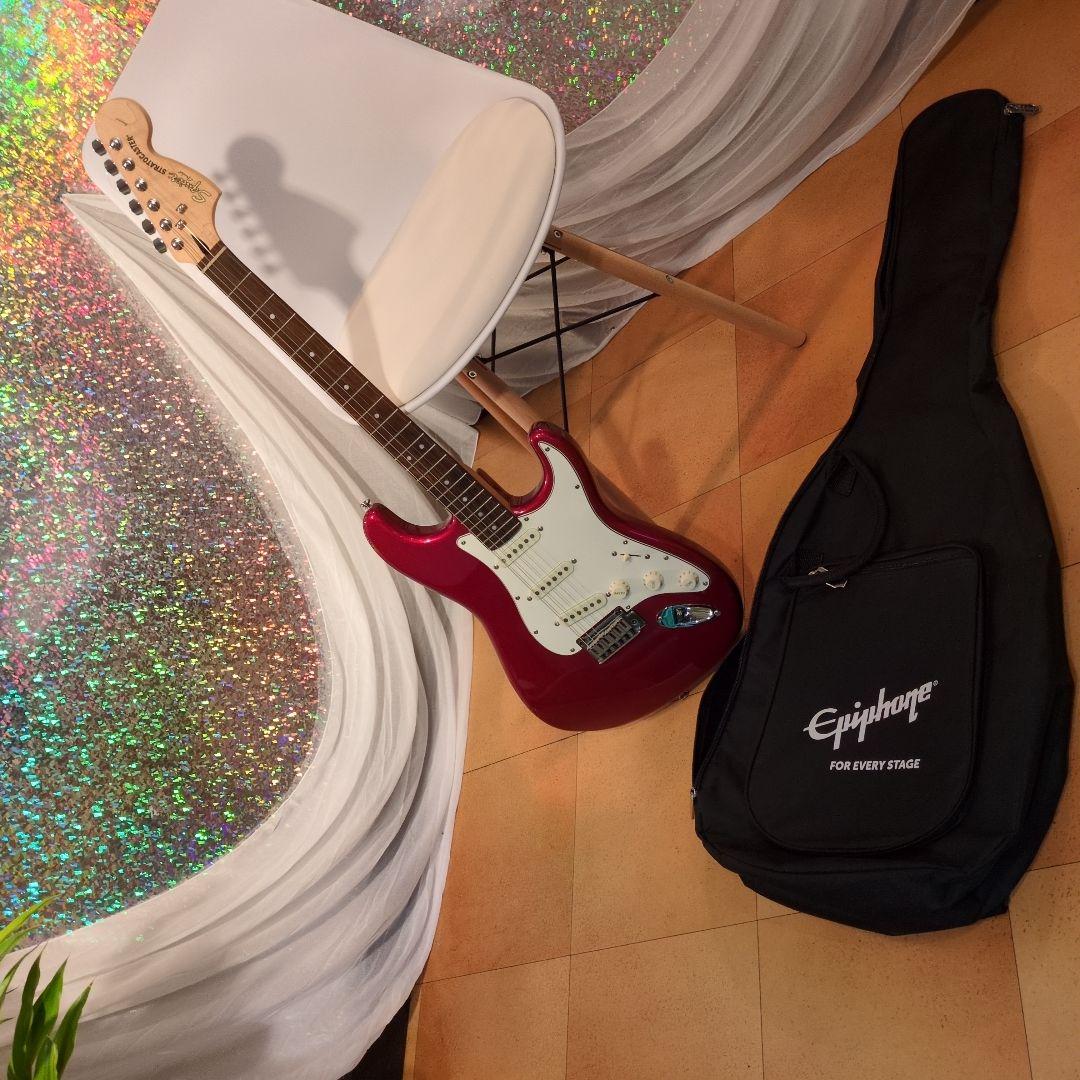 Squier Stratocaster レッド ギターケース付き