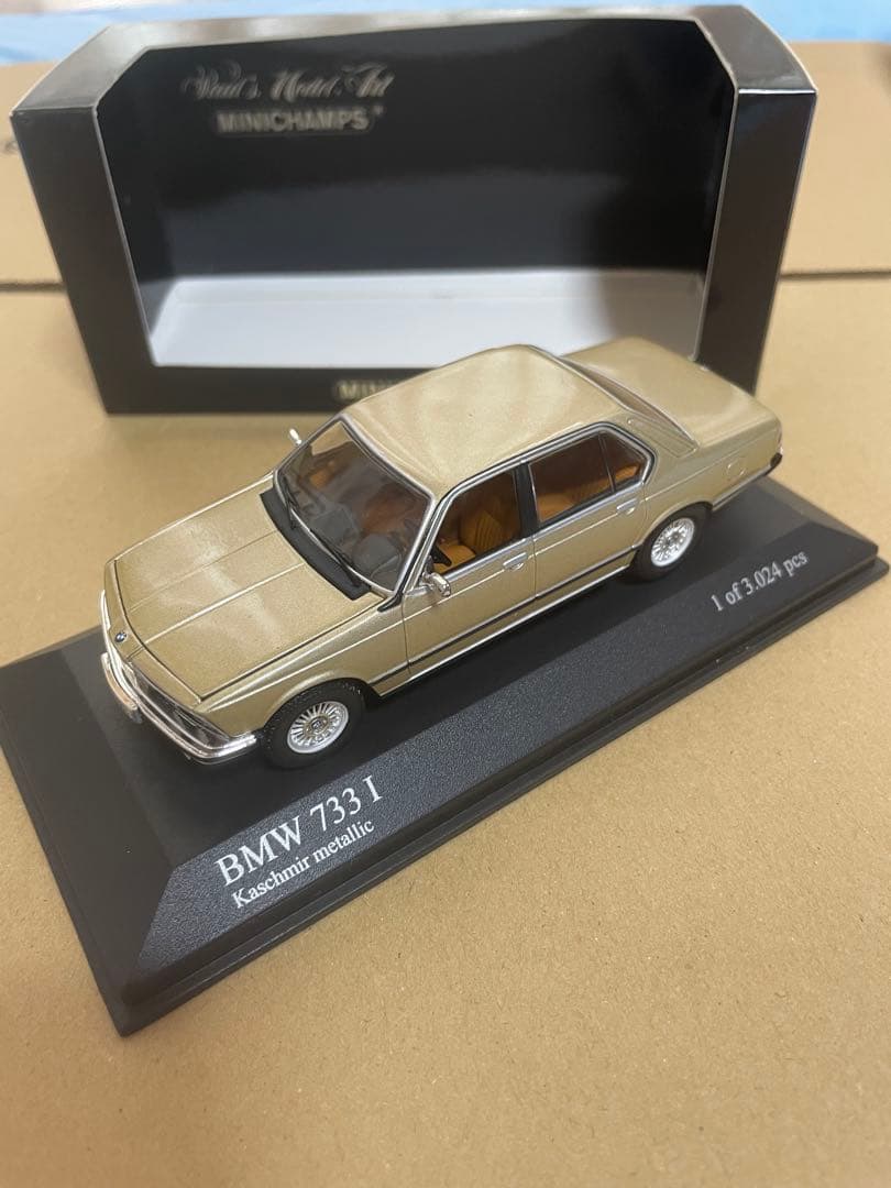 ミニカー  733i 1977 Gold llic 1/43
