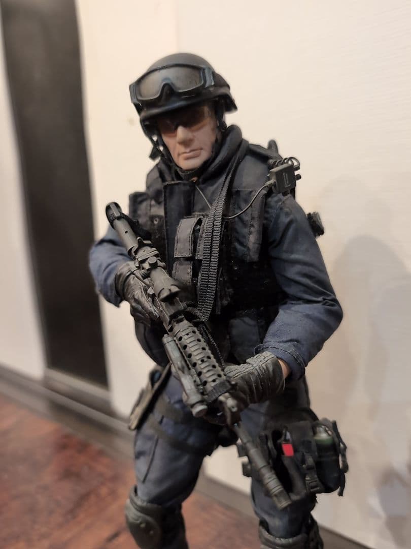 さ*ら様 ・SWAT フィギュア ・ホットトイズ ・1/6スケール
