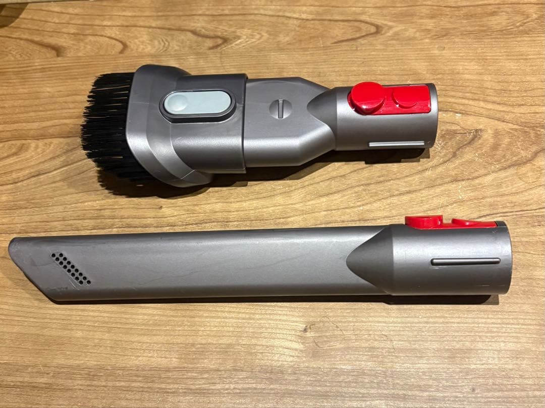 アタッチメント多数付属！細部まで洗浄済！#Dyson #V10 ハンドクリーナー