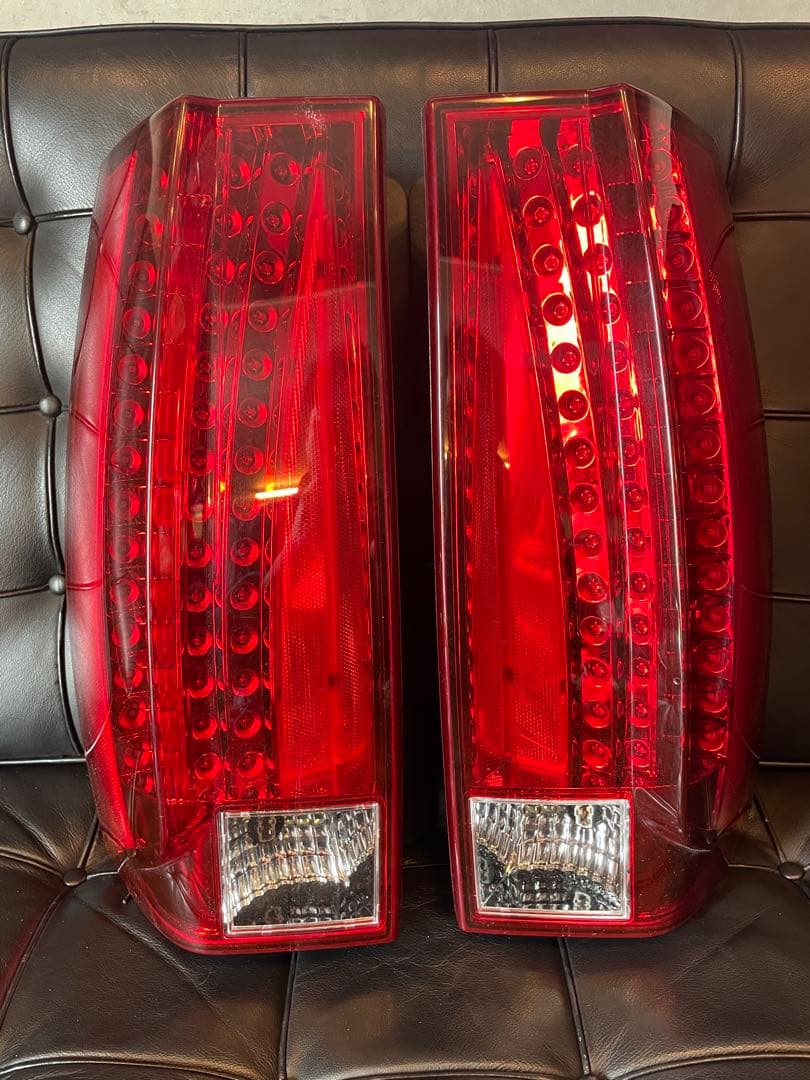 キャデラック エスカレード レッド テールランプ 2個セット