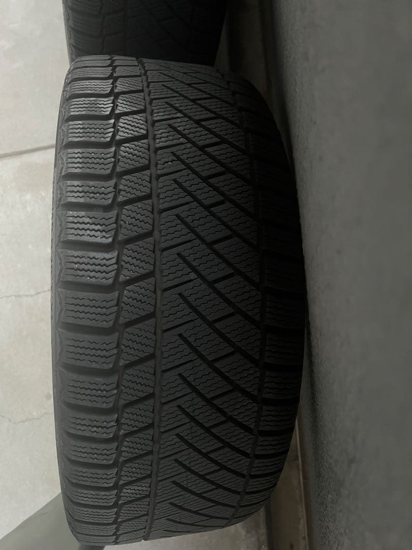 Volkswagen 225/40 R18 ホイールスタッドレスセット(2/4)