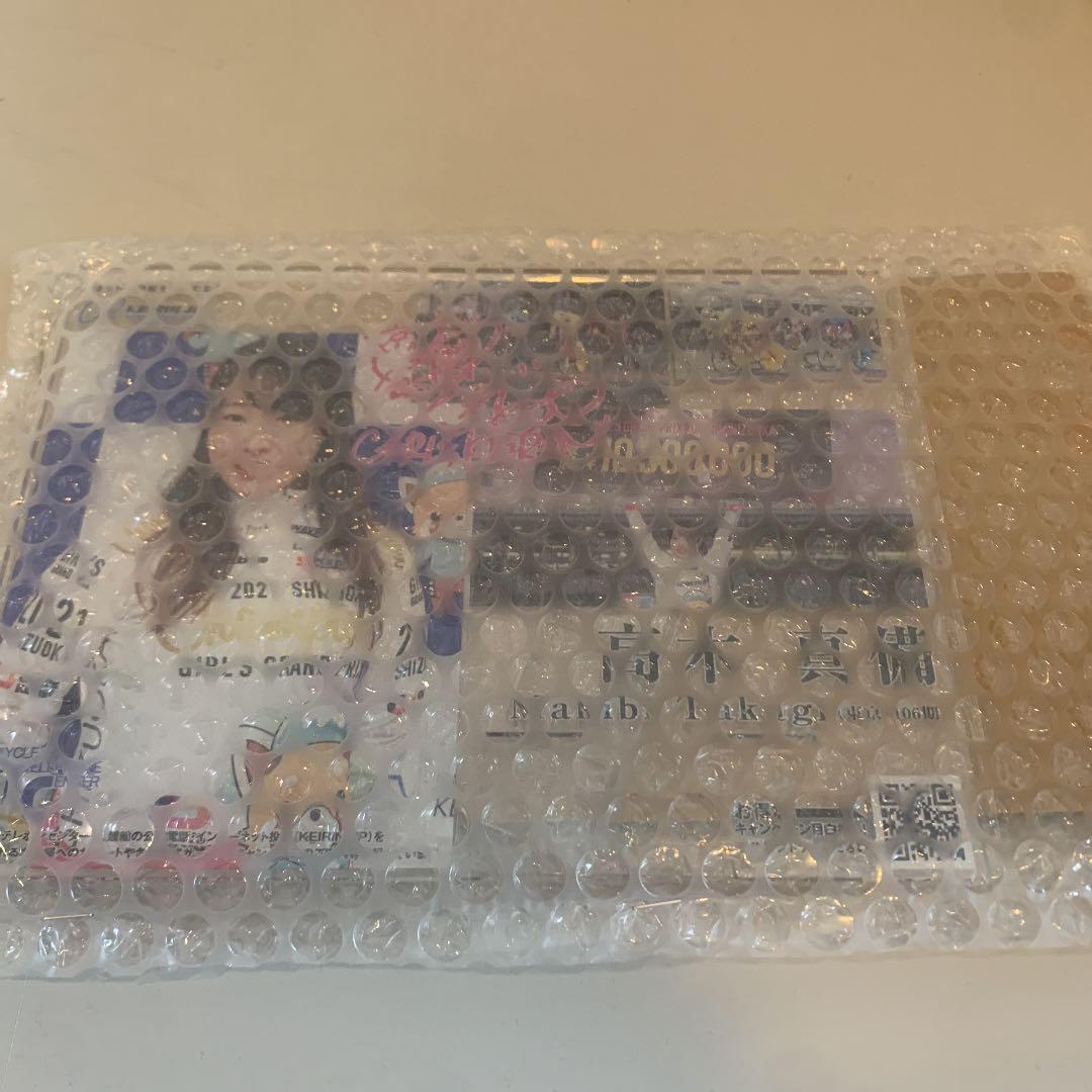 高木真備選手のサイン入りスマホスタンド